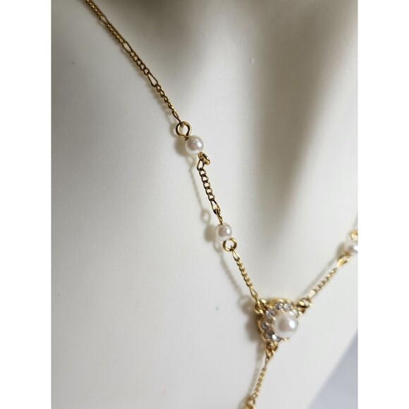 White Baroque Faux-Pearls Pendant Necklace. Gold-Look (Plastic). Preowned. - Picture 5 of 7